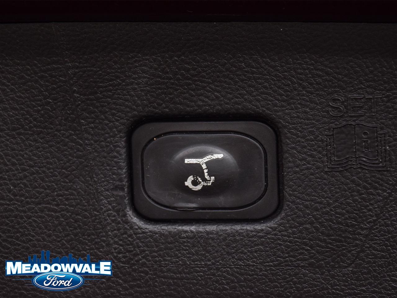 2023 Ford Edge SEL Photo