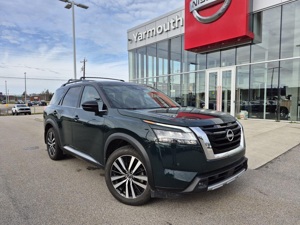 2024 Nissan Pathfinder Platinum CAPTAINS CHAIRS