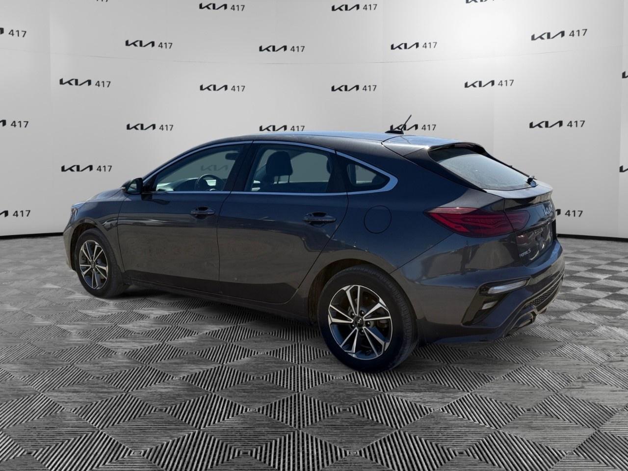 2023 Kia Forte5 EX IVT Photo