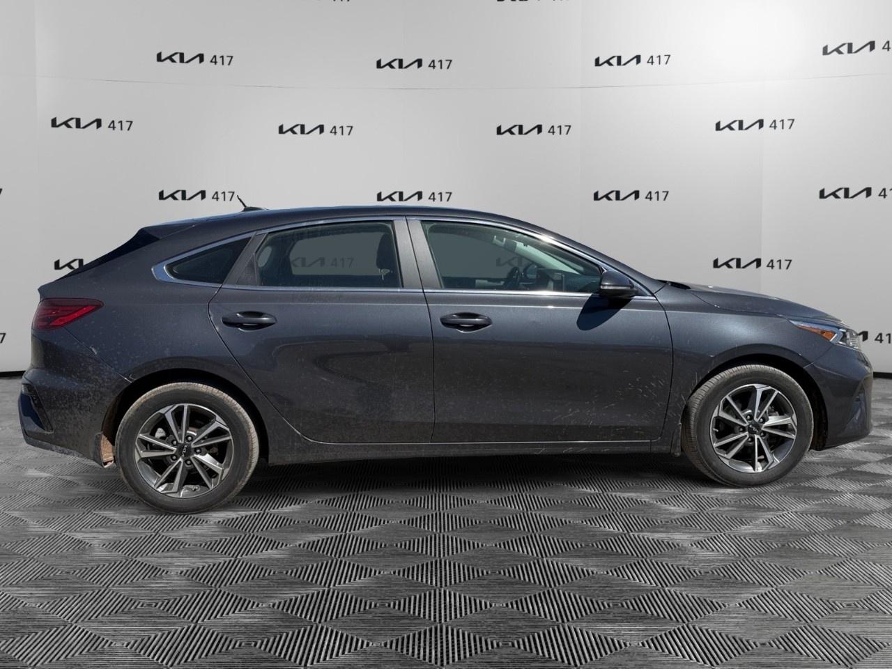 2023 Kia Forte5 EX IVT Photo