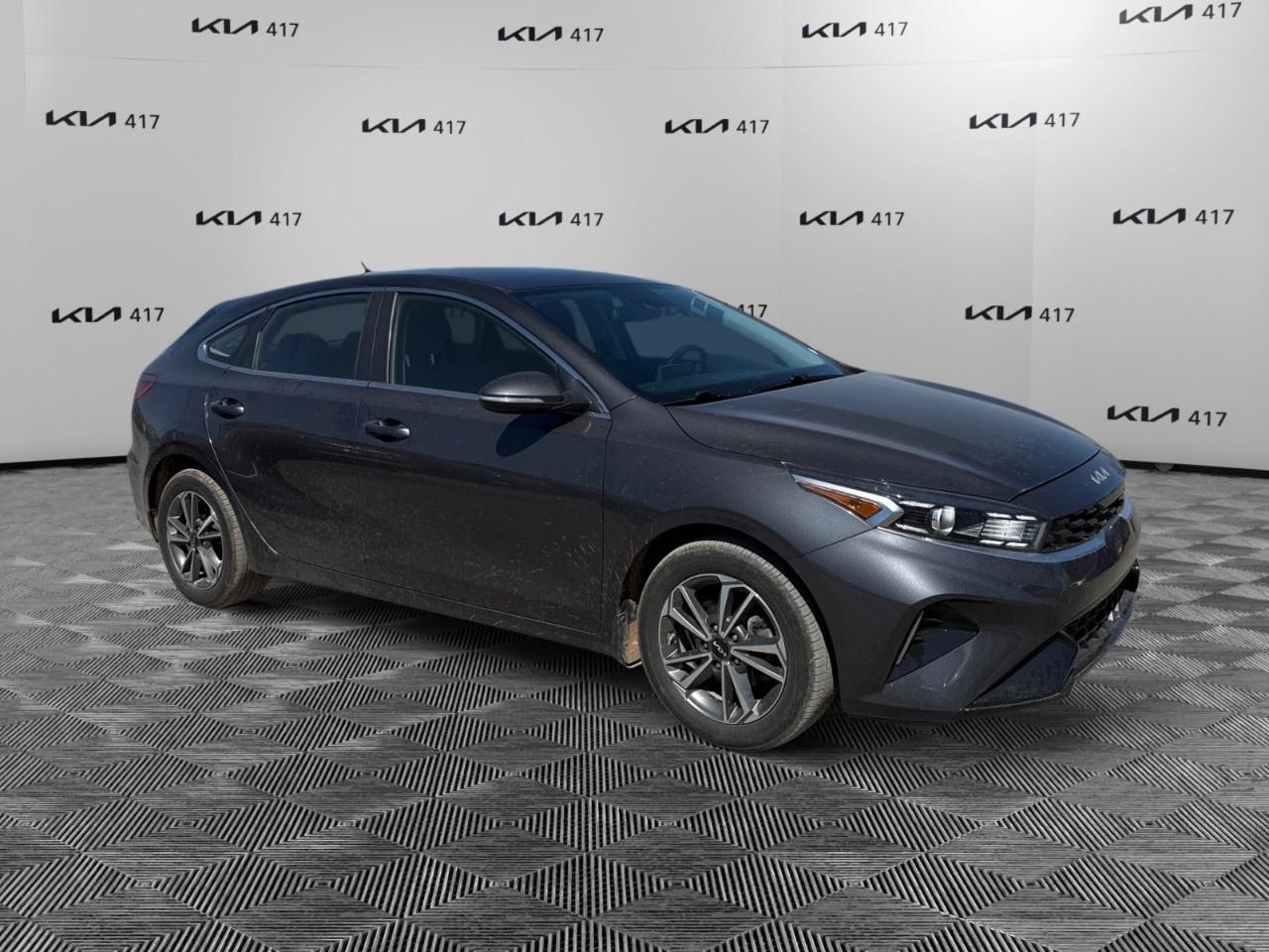 2023 Kia Forte5 EX IVT Photo