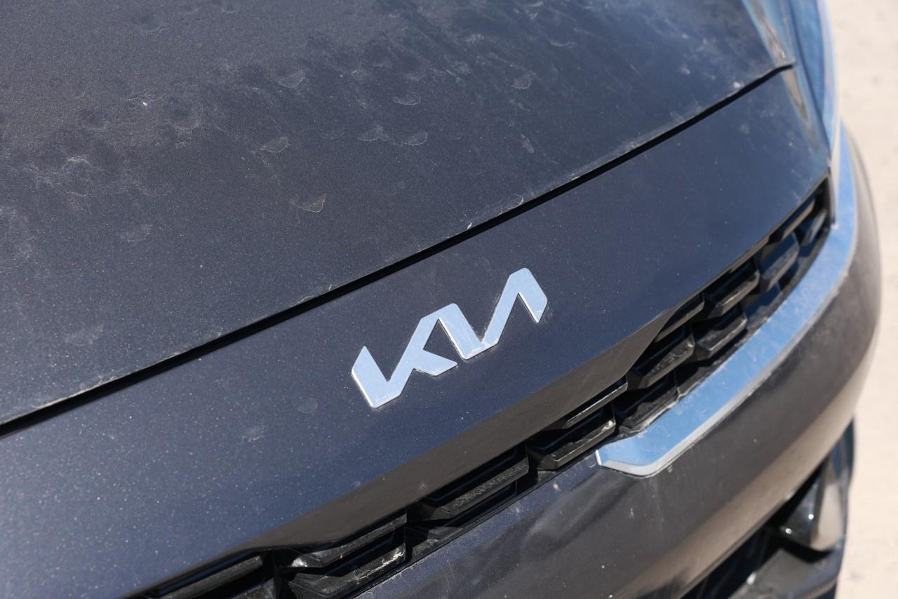 2023 Kia Forte5 EX IVT Photo