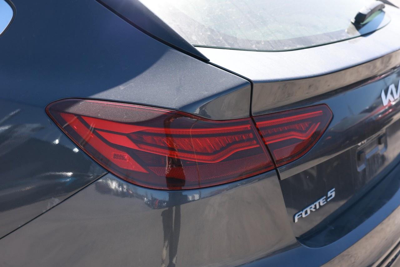 2023 Kia Forte5 EX IVT Photo