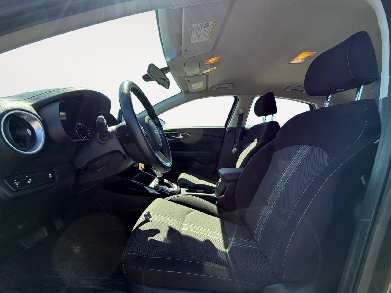 2023 Kia Forte5 EX IVT Photo