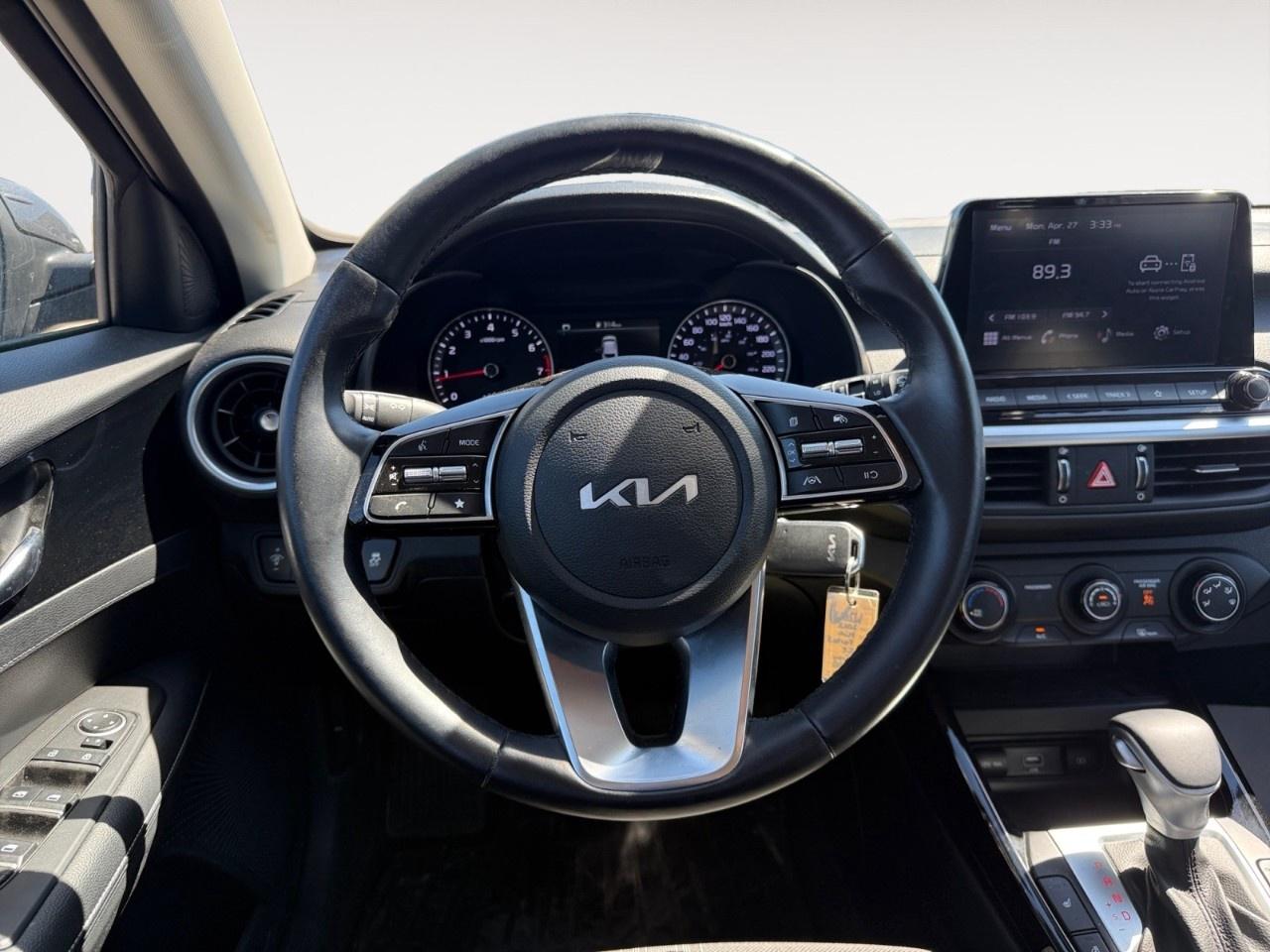 2023 Kia Forte5 EX IVT Photo