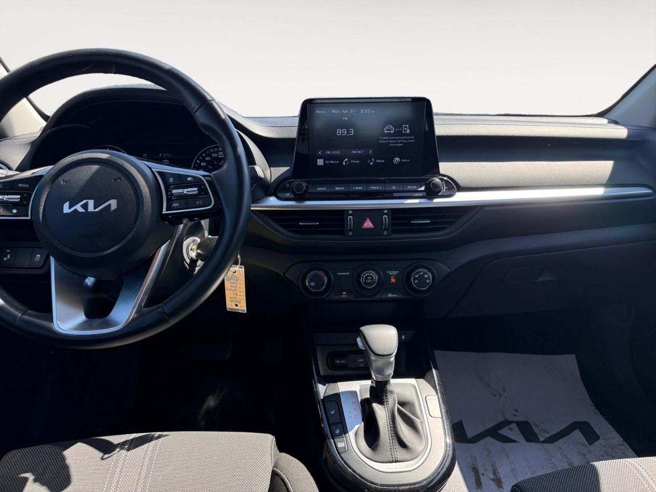 2023 Kia Forte5 EX IVT Photo