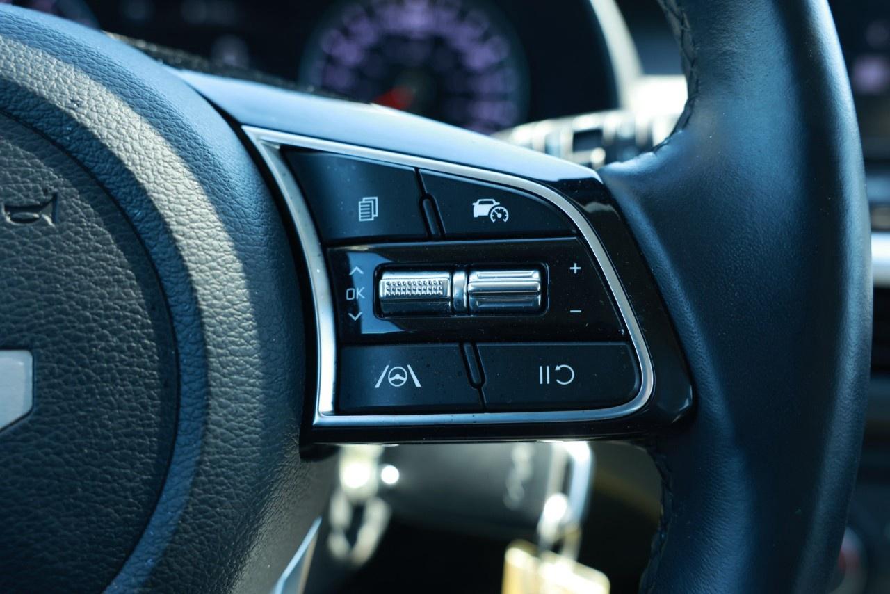 2023 Kia Forte5 EX IVT Photo