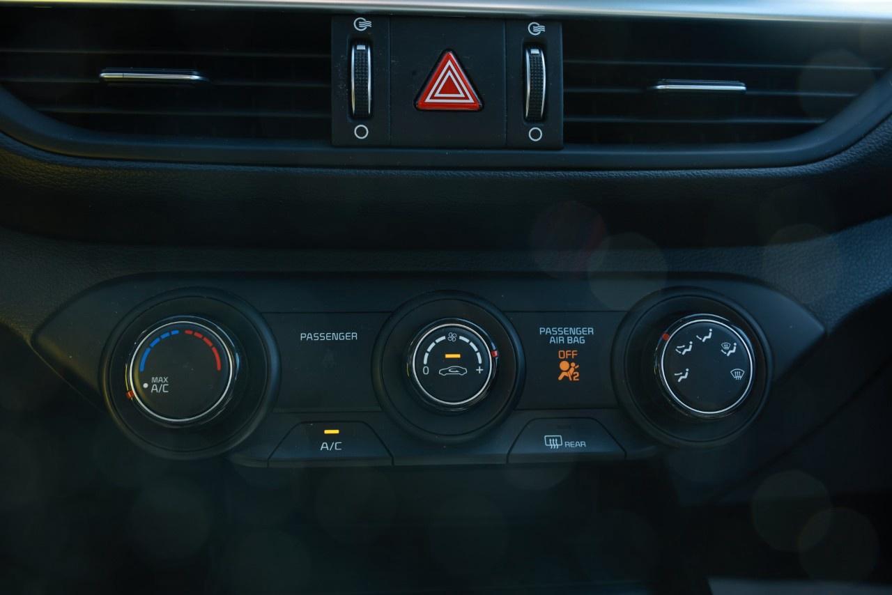 2023 Kia Forte5 EX IVT Photo