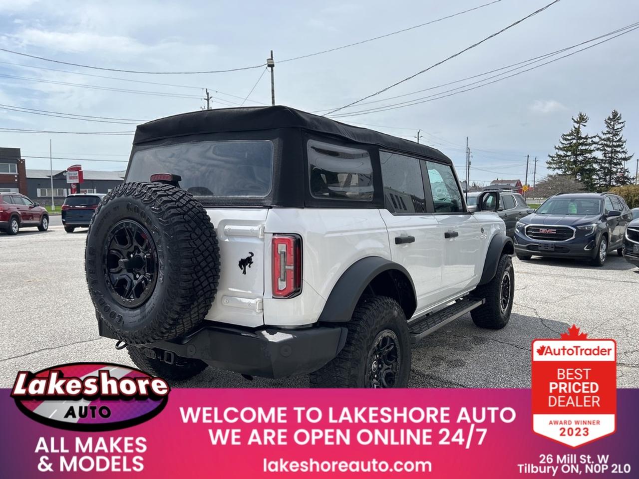 2023 Ford Bronco WildTrak Photo3