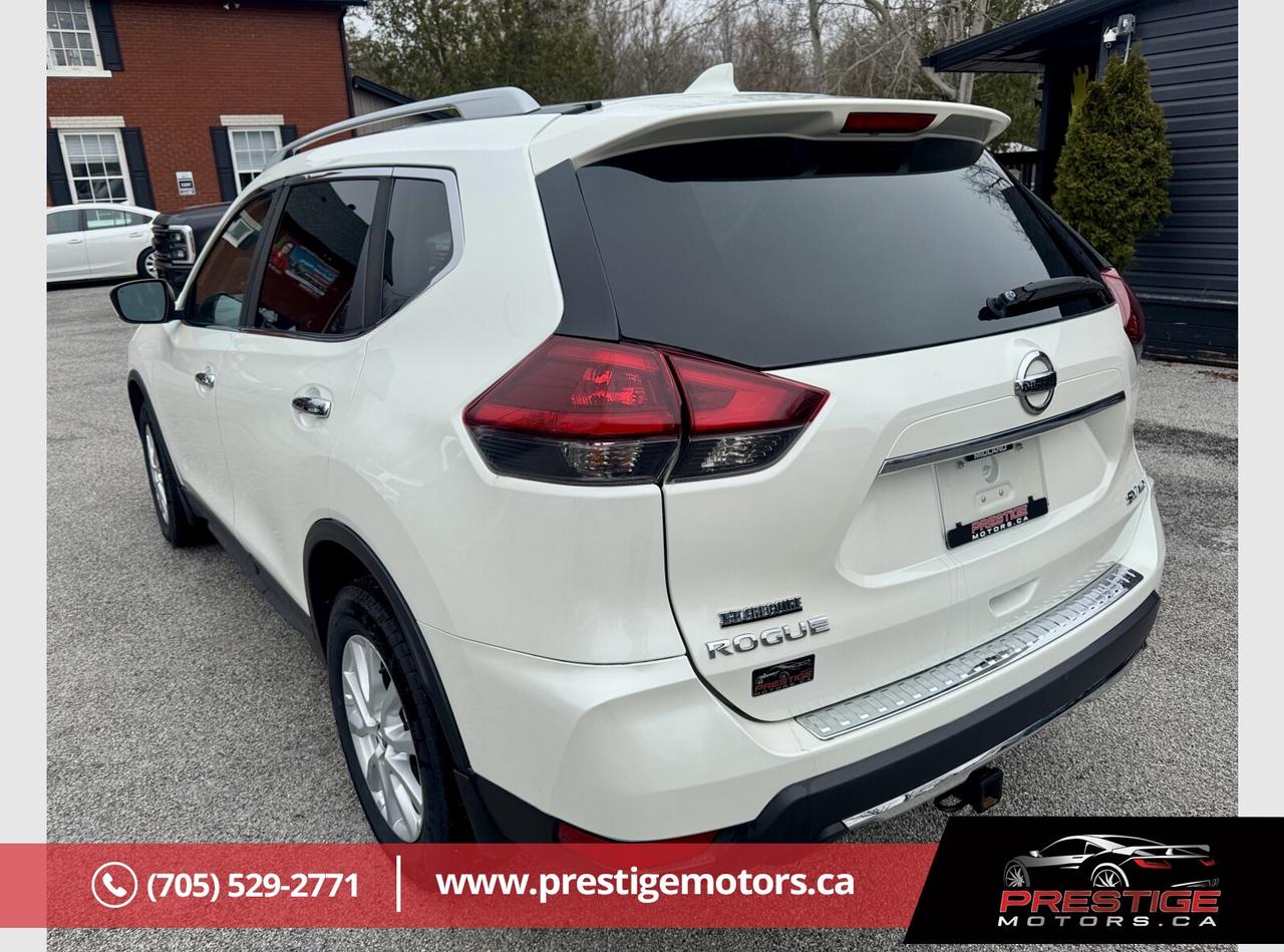 2018 Nissan Rogue SV Photo