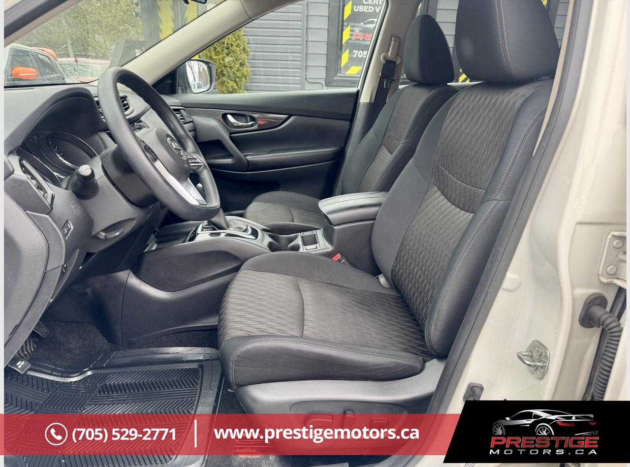 2018 Nissan Rogue SV Photo
