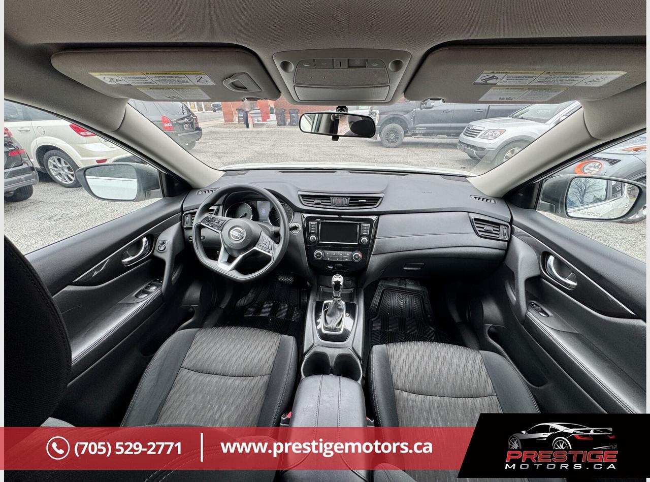 2018 Nissan Rogue SV Photo