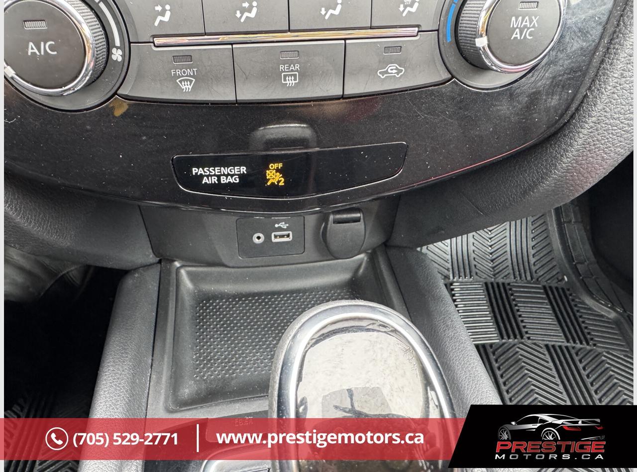 2018 Nissan Rogue SV Photo
