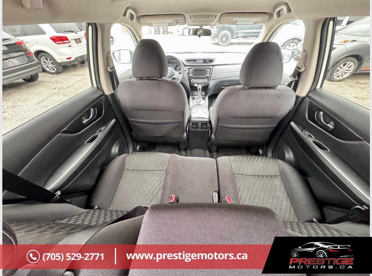 2018 Nissan Rogue SV Photo