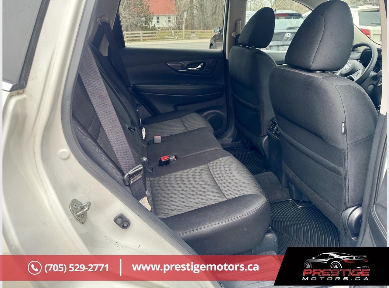 2018 Nissan Rogue SV Photo