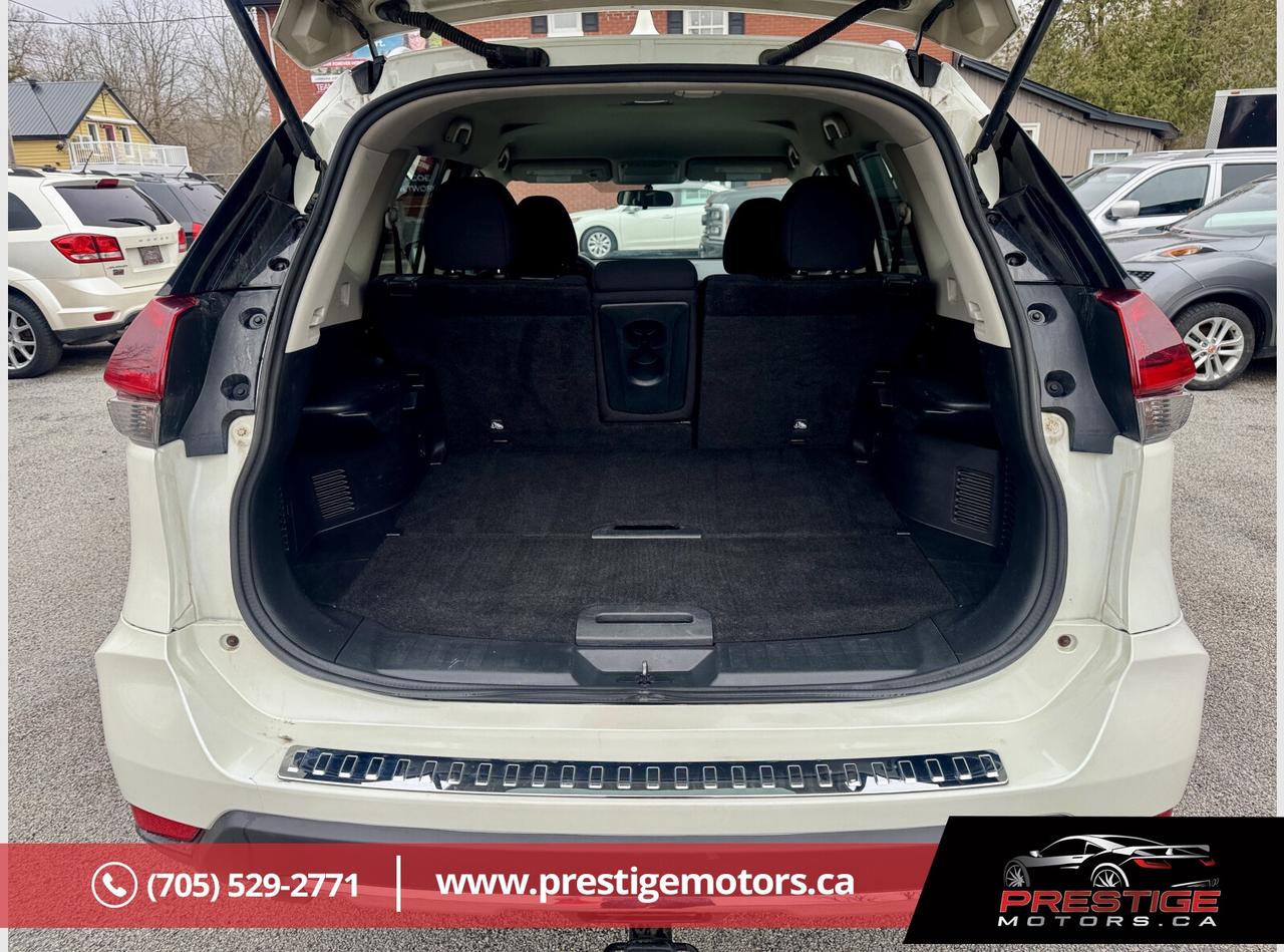 2018 Nissan Rogue SV Photo