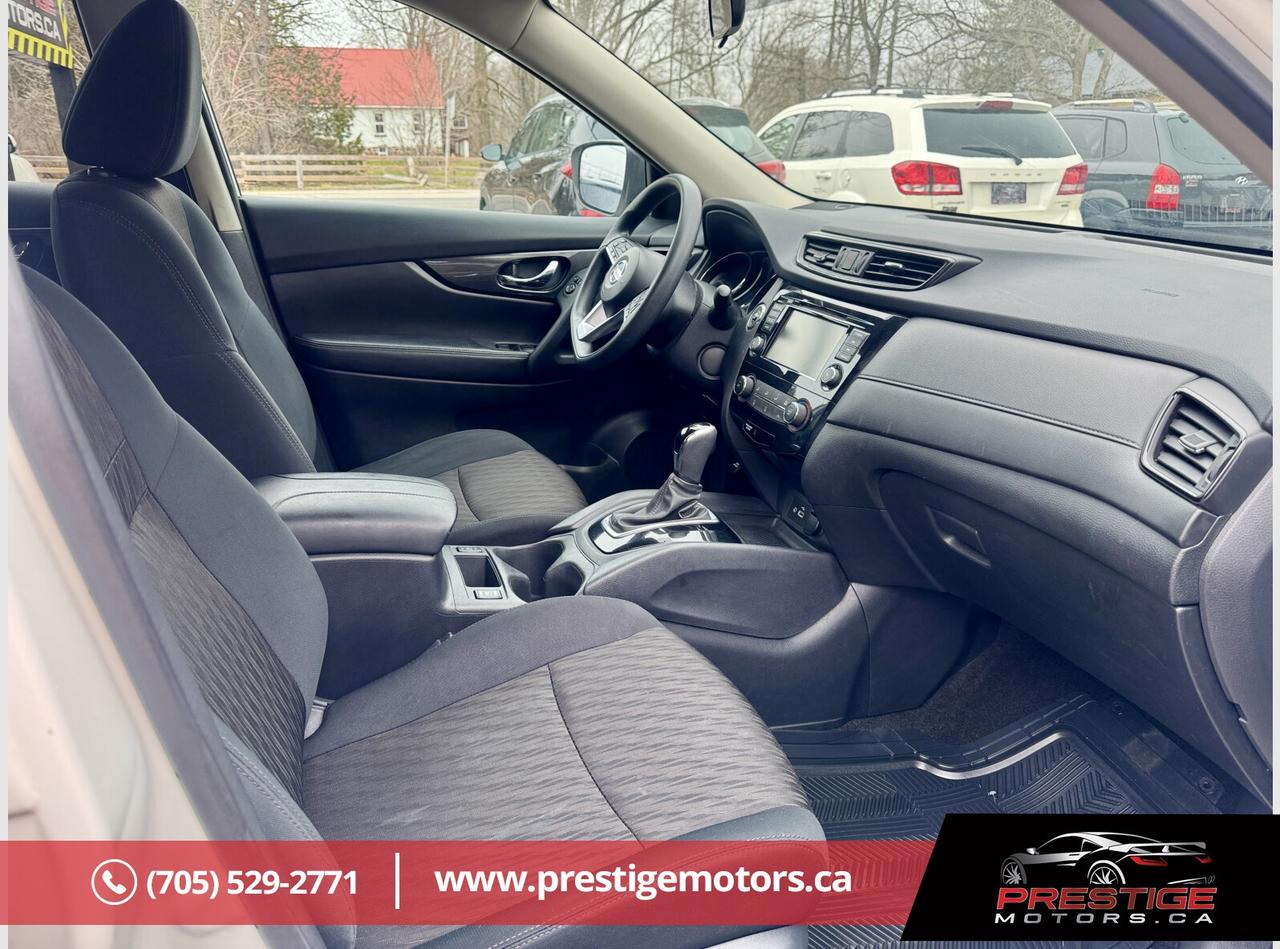 2018 Nissan Rogue SV Photo