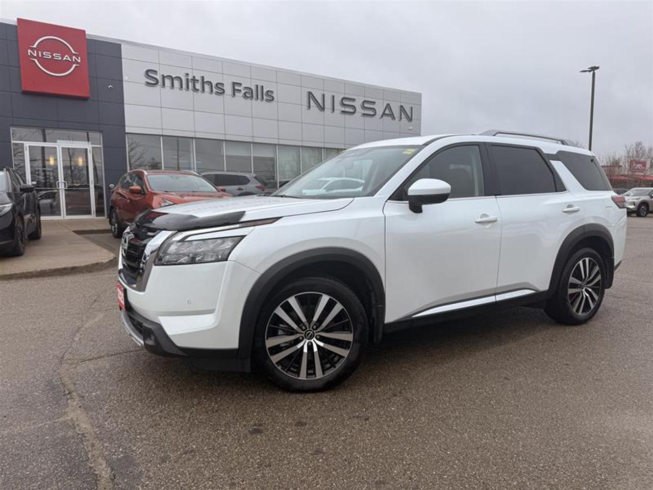 Used 2025 Nissan Pathfinder Platinum 4WD for sale in Smiths Falls, ON