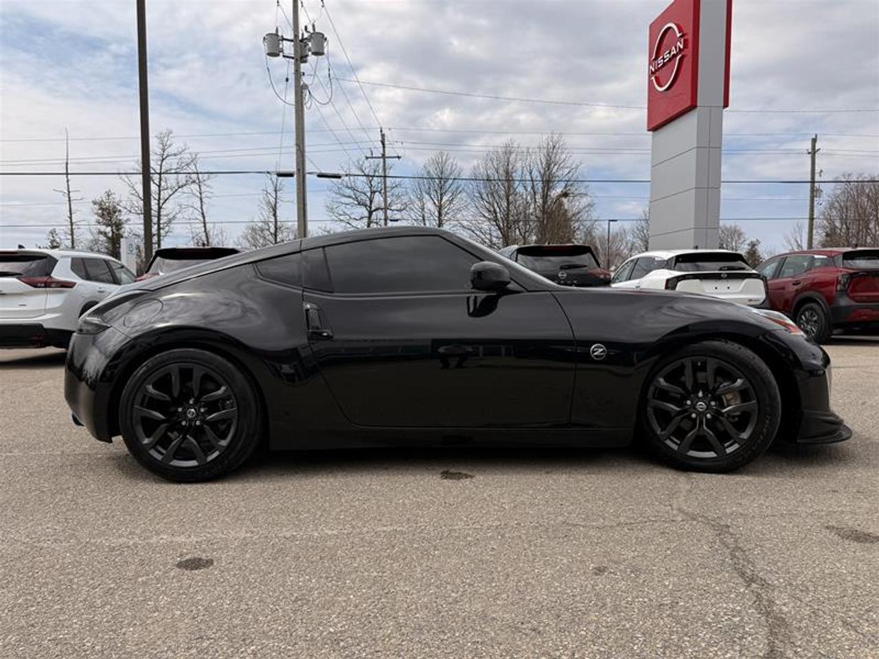 2017 Nissan 370Z Coupe 6sp Photo3