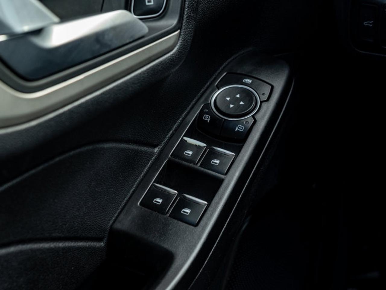 2021 Ford Escape SE Photo