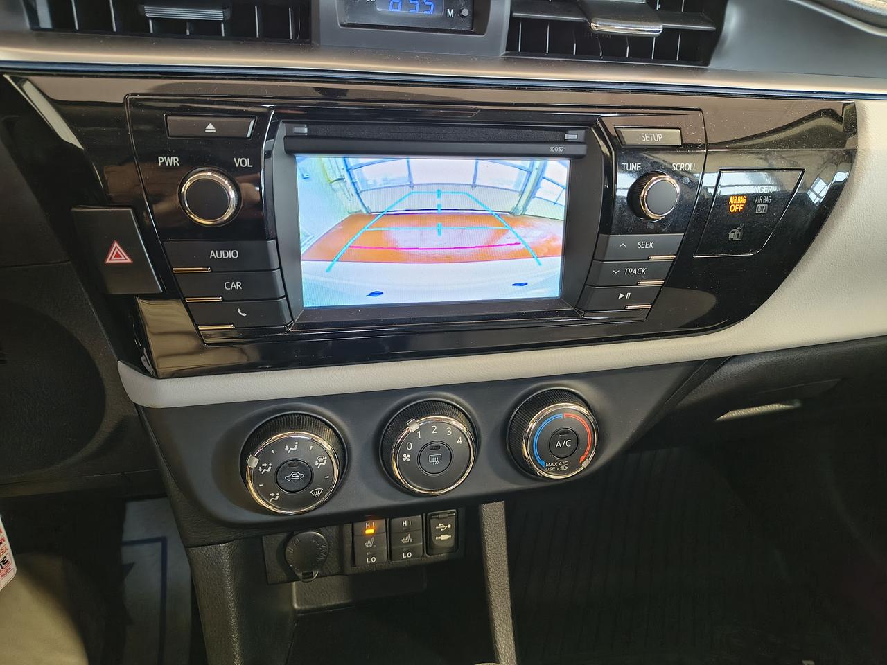 2016 Toyota Corolla LE Photo0