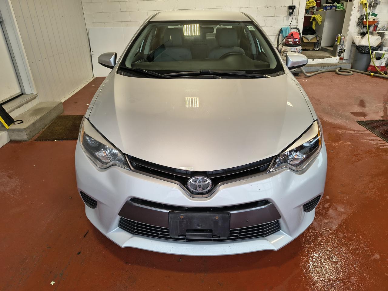 2016 Toyota Corolla LE Photo0