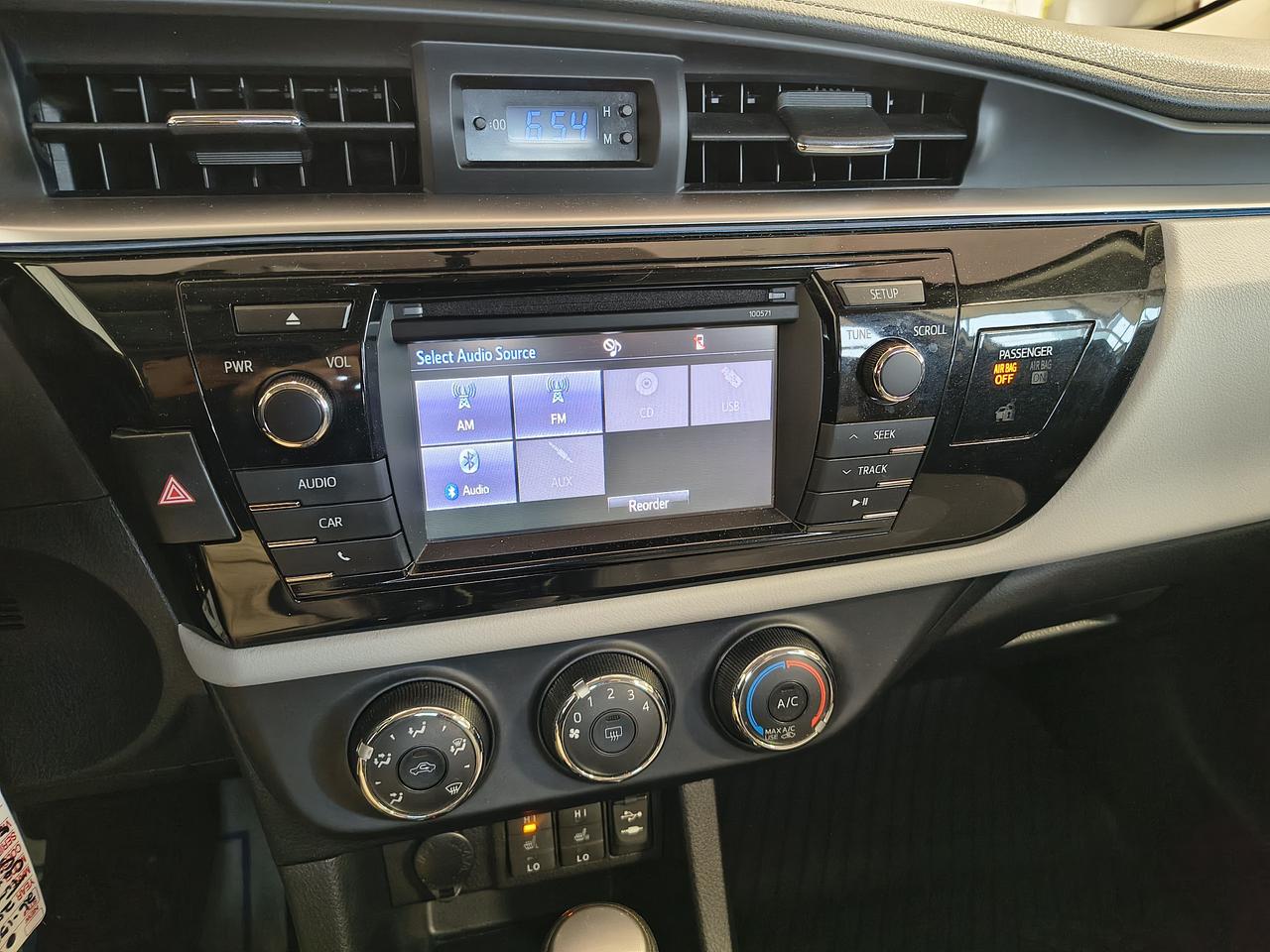 2016 Toyota Corolla LE Photo0