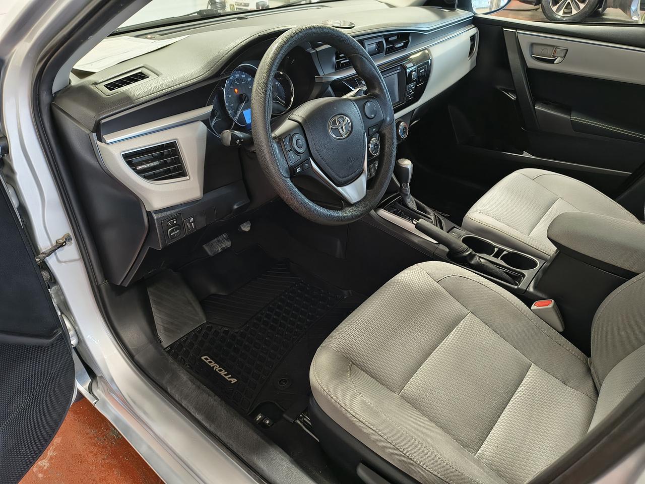 2016 Toyota Corolla LE Photo0