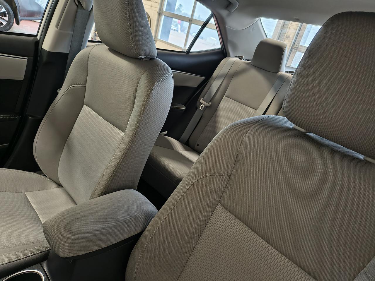 2016 Toyota Corolla LE Photo0