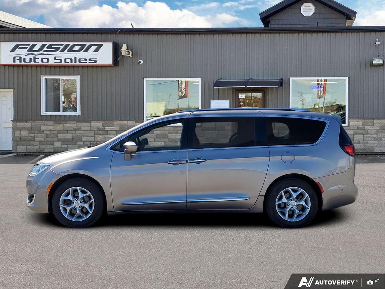 2017 Chrysler Pacifica Touring-L Plus-LEATHER-NAVIGATION-REMOTE START Photo3
