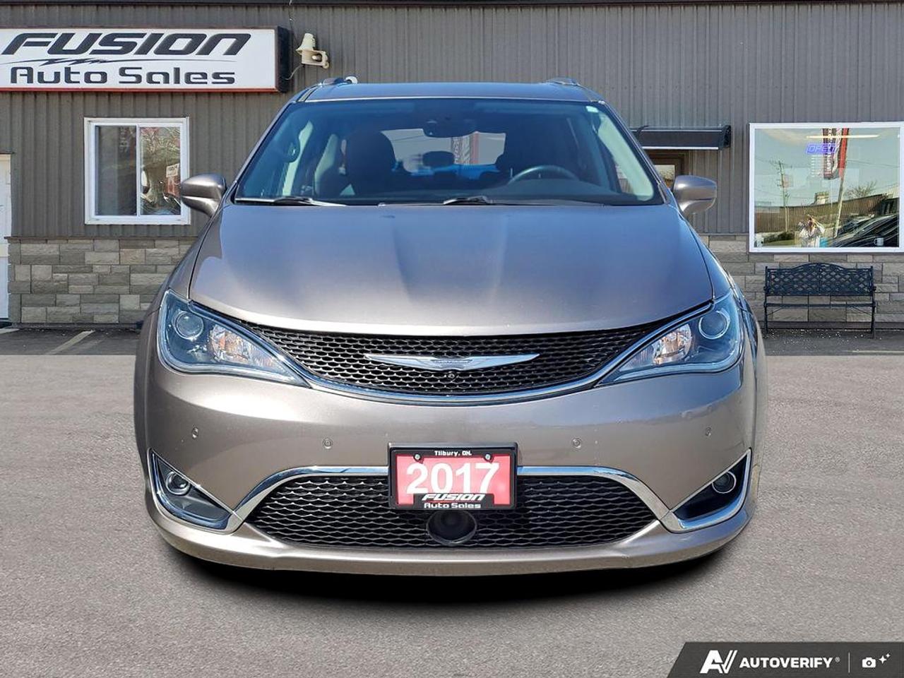 2017 Chrysler Pacifica Touring-L Plus-LEATHER-NAVIGATION-REMOTE START Photo2