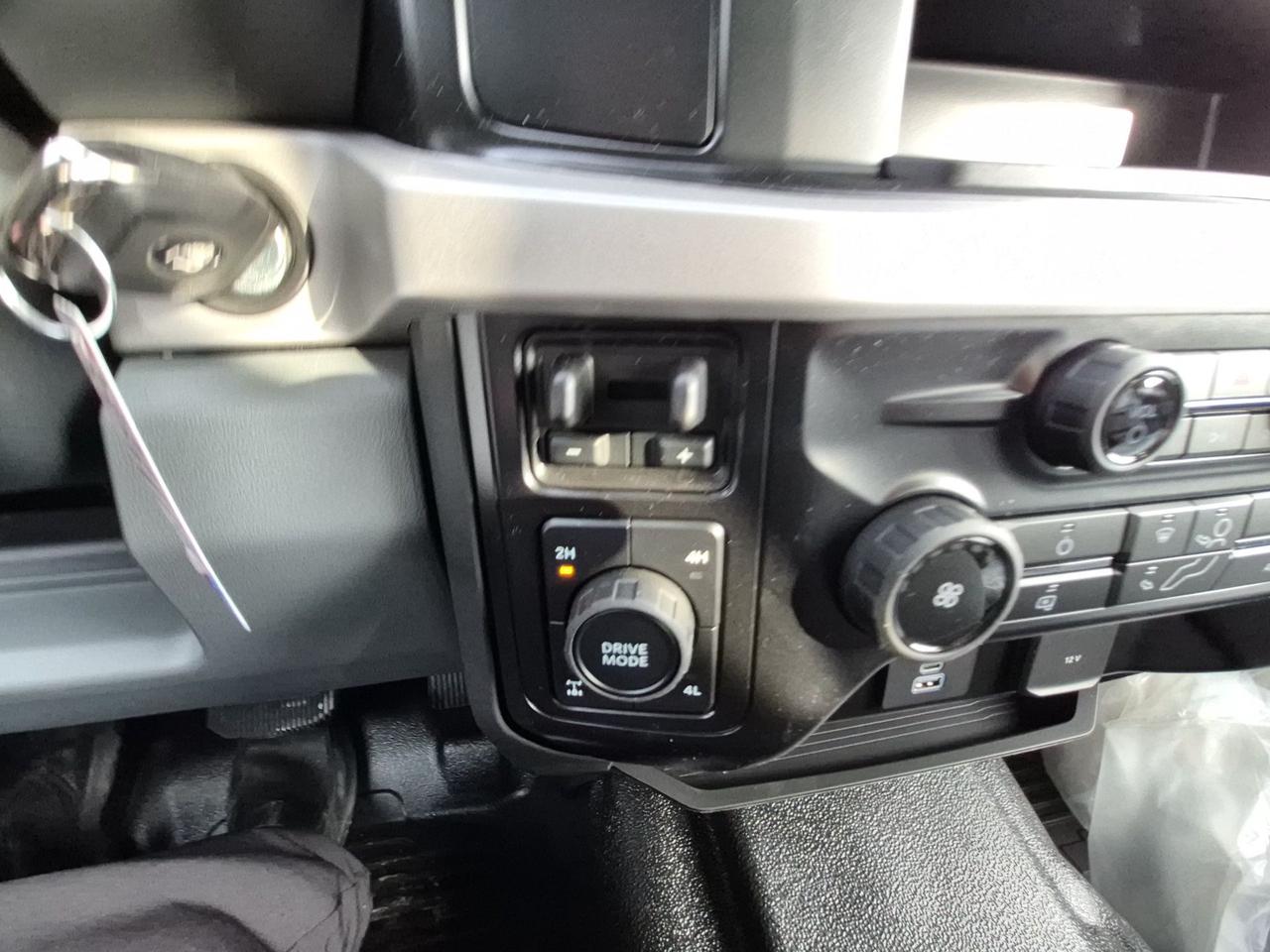 2026 Ford F-250 XLT 4WD, SYNC4, TRAILER TOW MIRRORS, RUNNING BRDS Photo