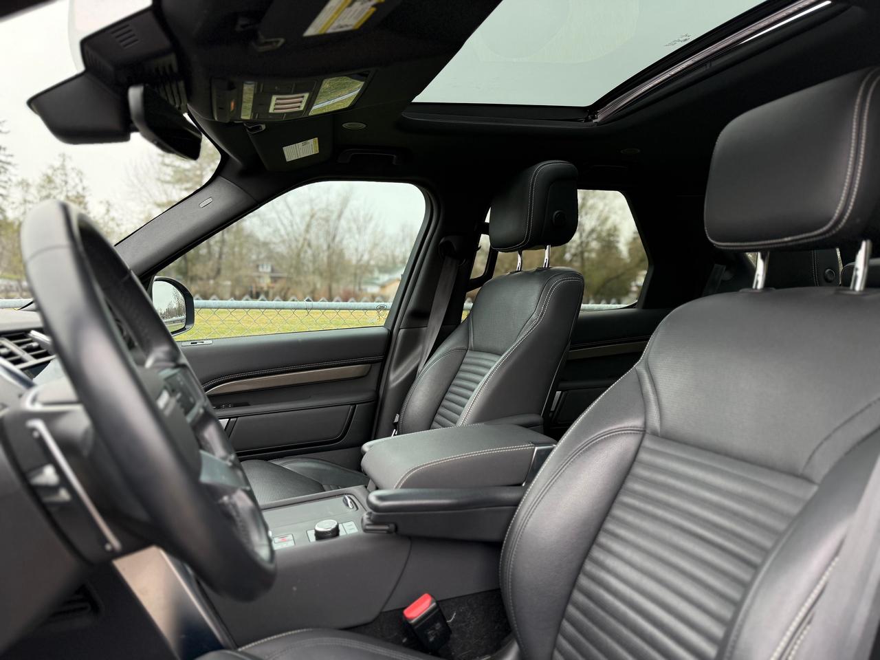 2022 Land Rover Discovery P360 R-Dynamic S Photo