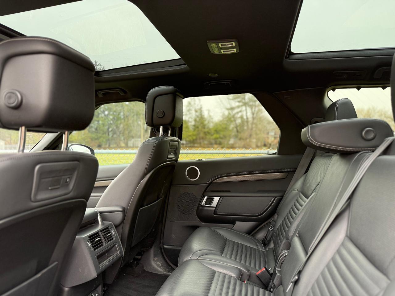 2022 Land Rover Discovery P360 R-Dynamic S Photo