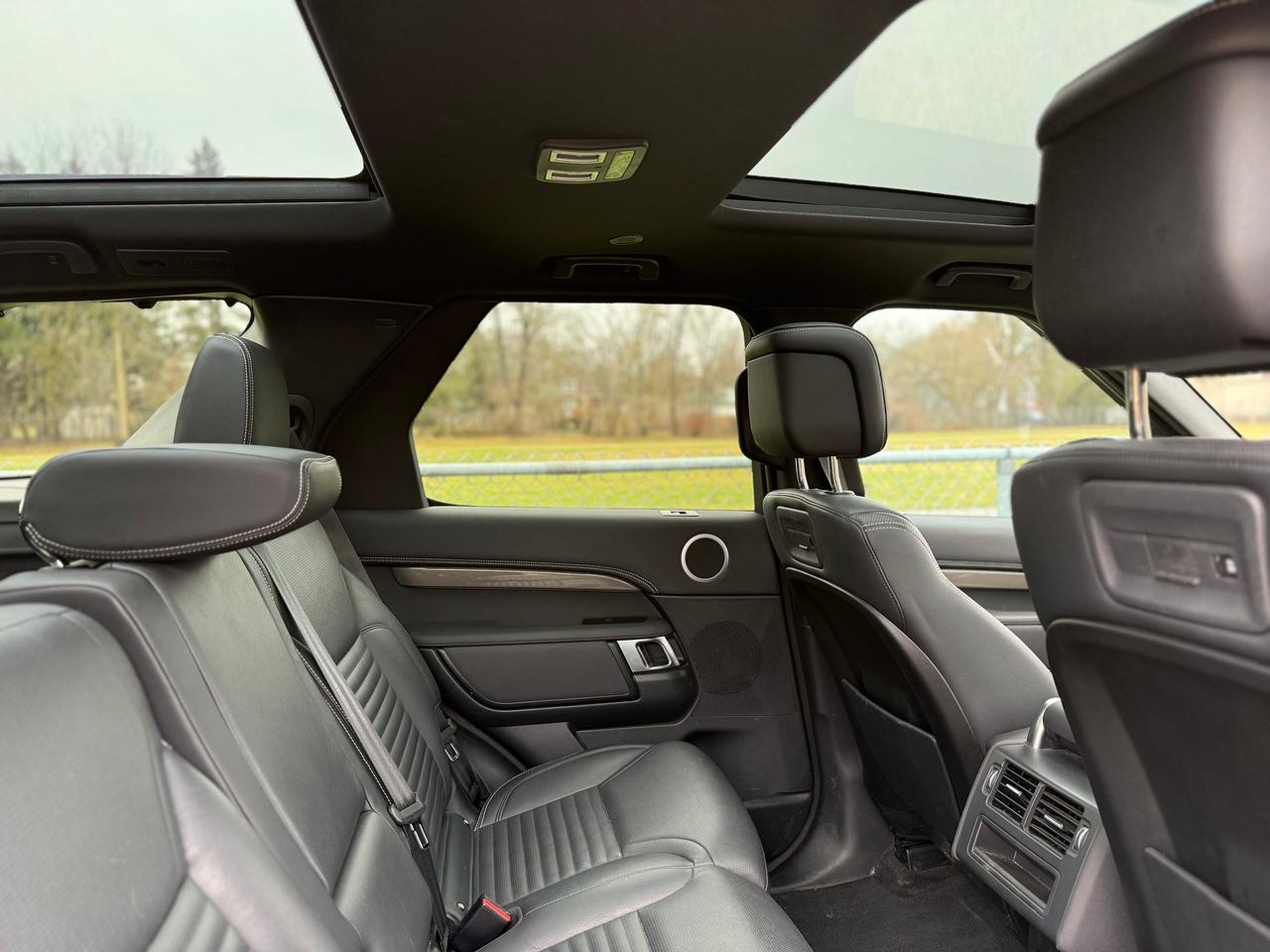 2022 Land Rover Discovery P360 R-Dynamic S Photo