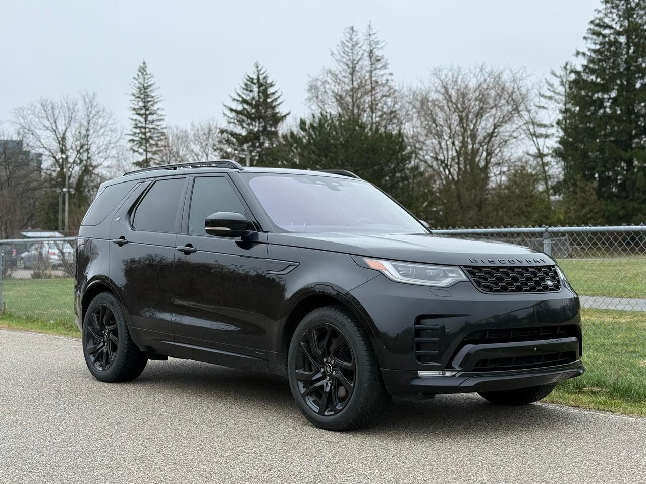 2022 Land Rover Discovery P360 R-Dynamic S Photo2