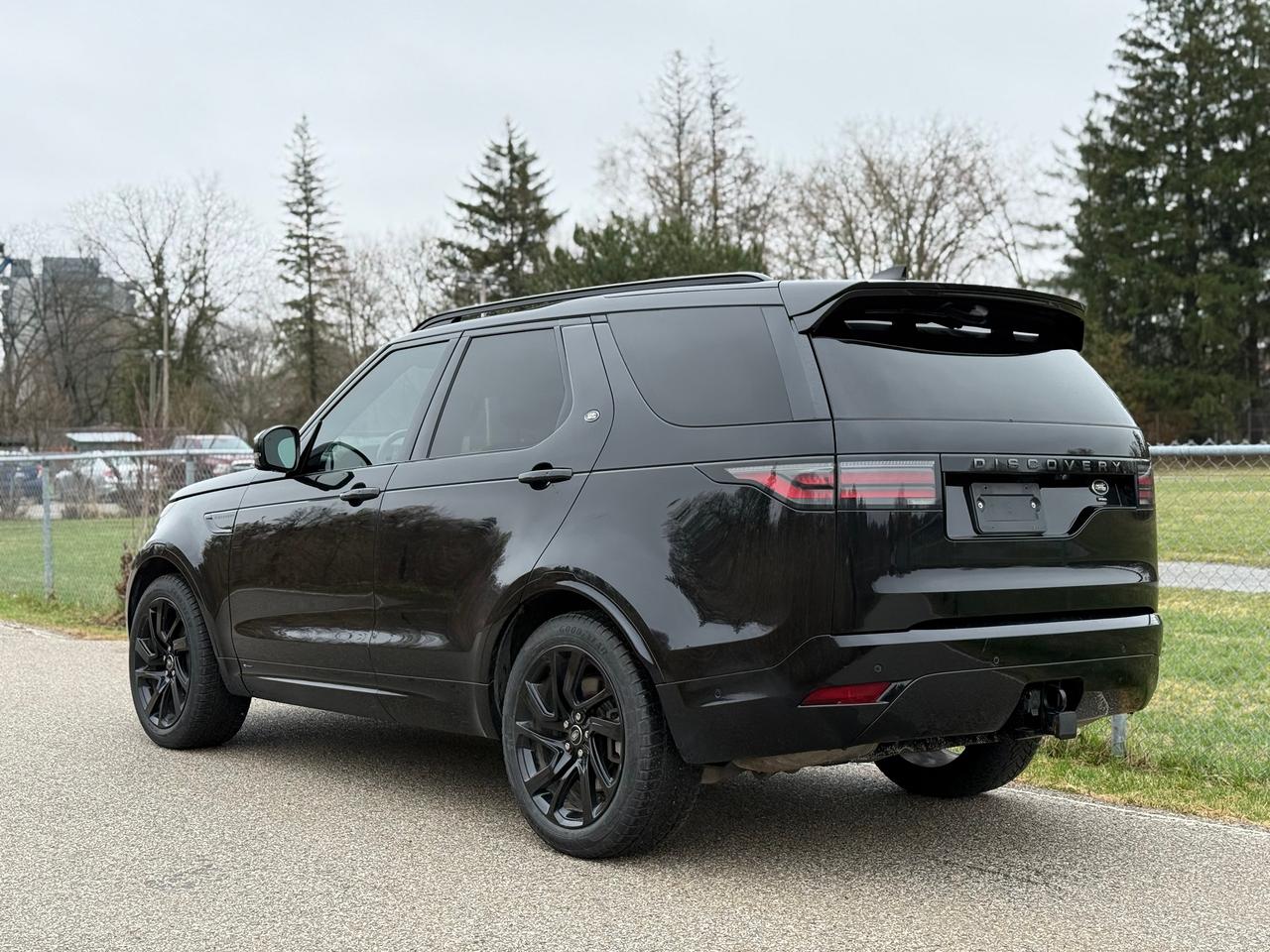 2022 Land Rover Discovery P360 R-Dynamic S Photo