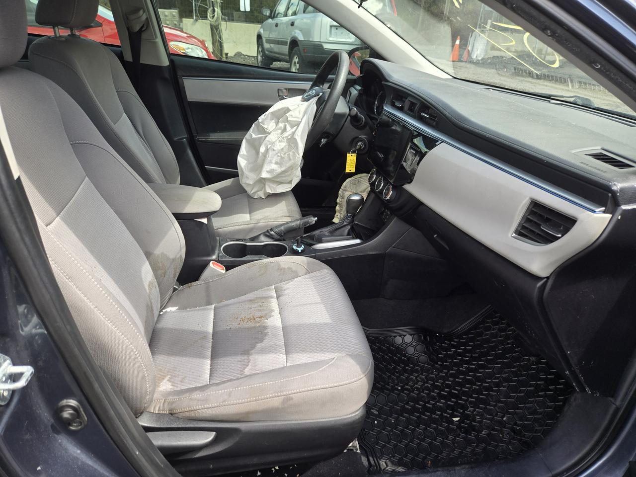 2015 Toyota Corolla LE Photo