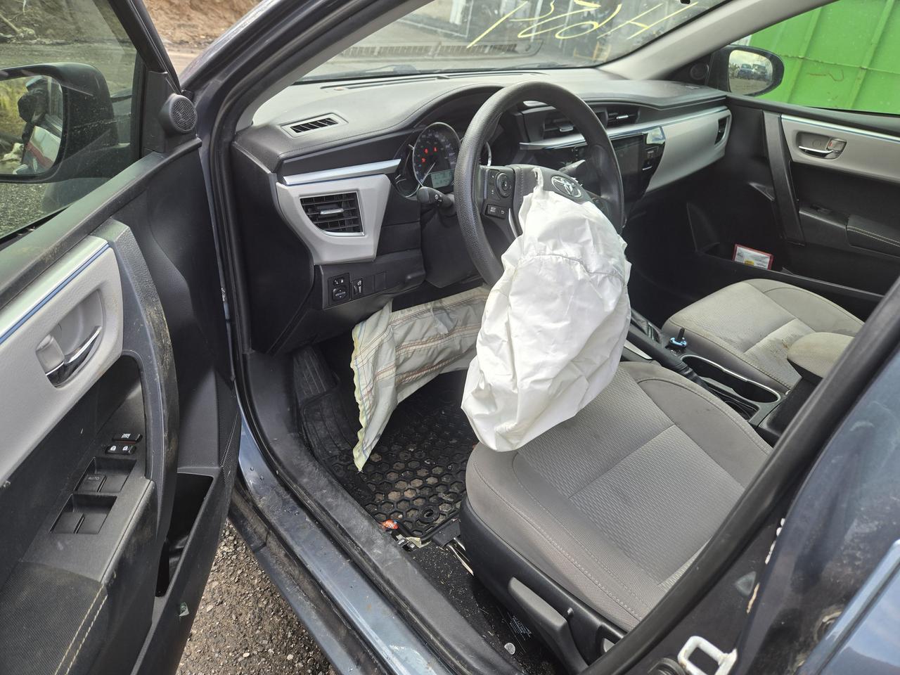 2015 Toyota Corolla LE Photo