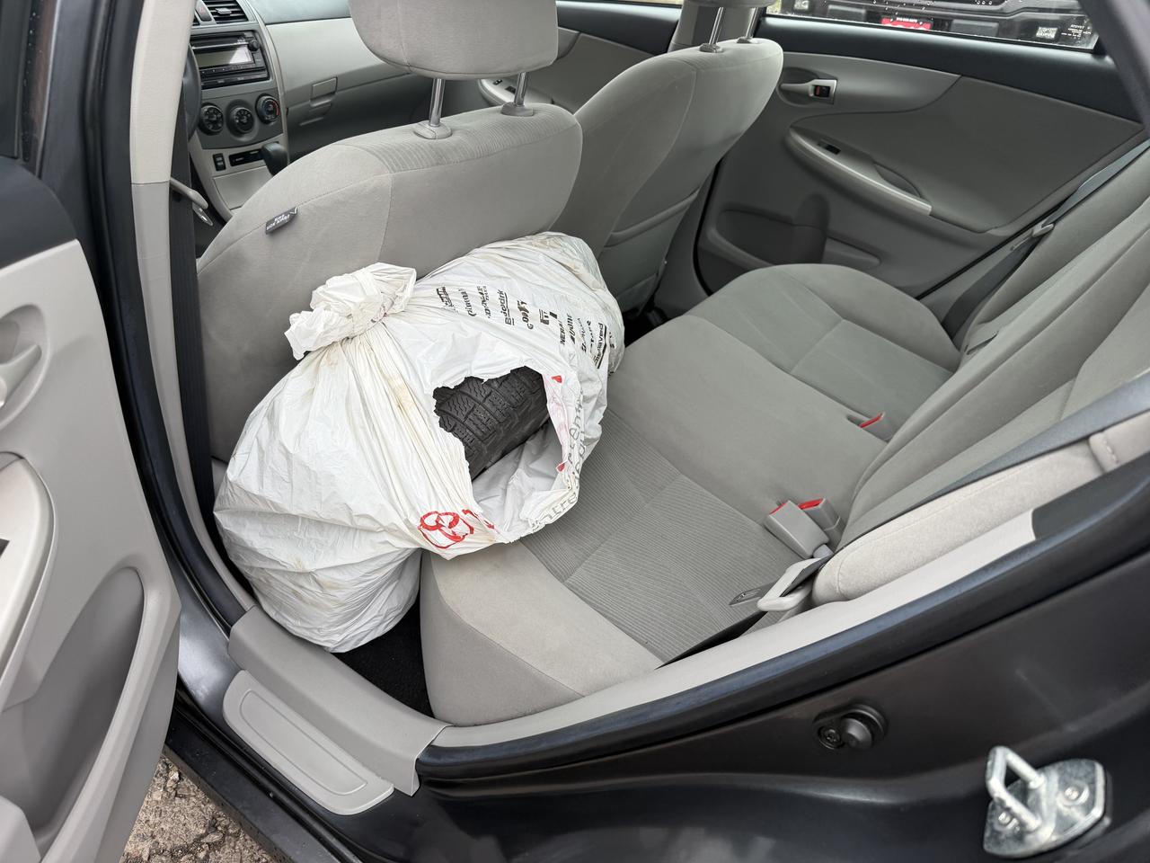 2012 Toyota Corolla LE Photo