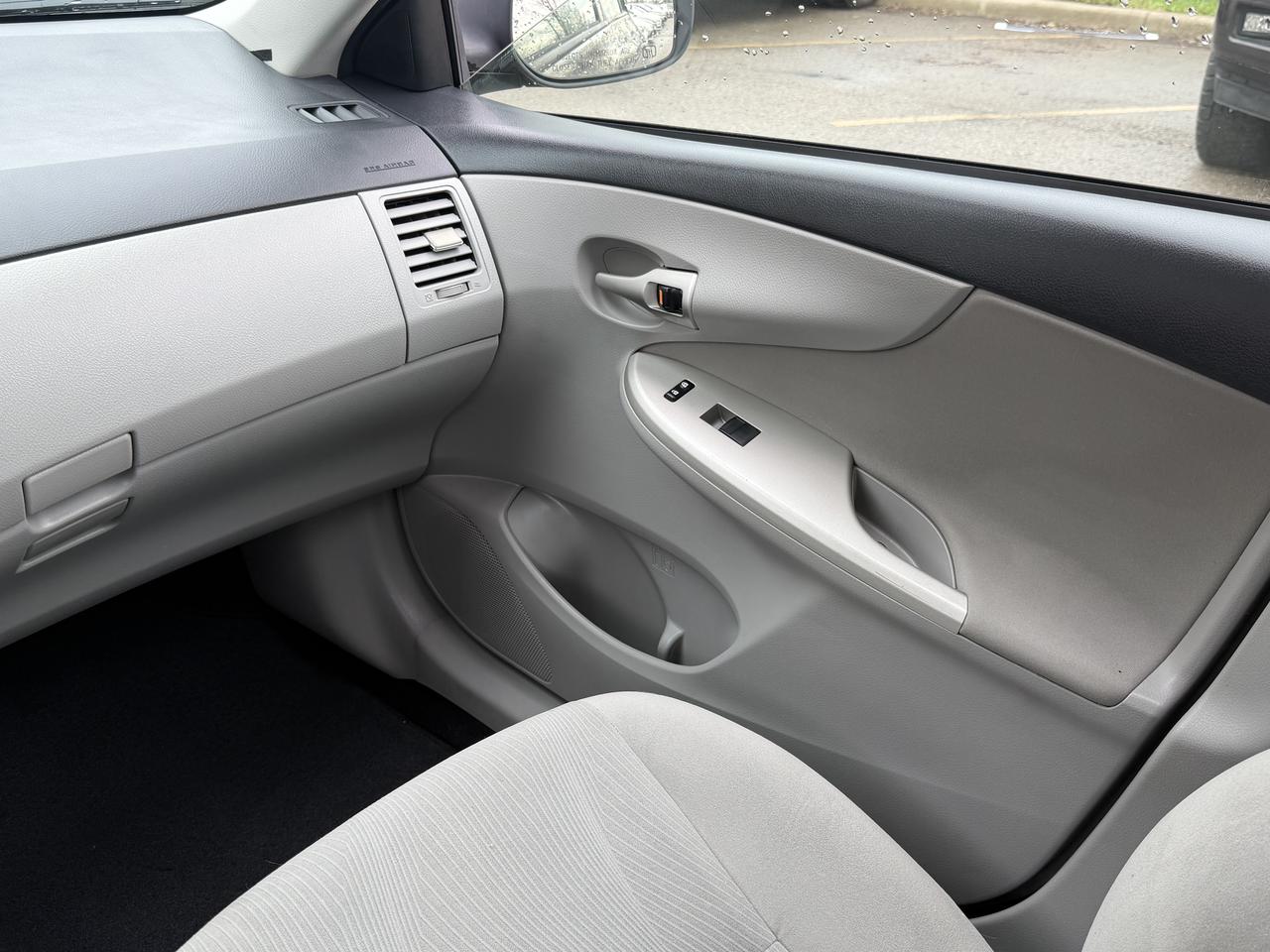 2012 Toyota Corolla LE Photo