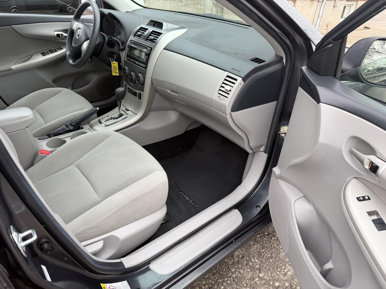 2012 Toyota Corolla LE Photo