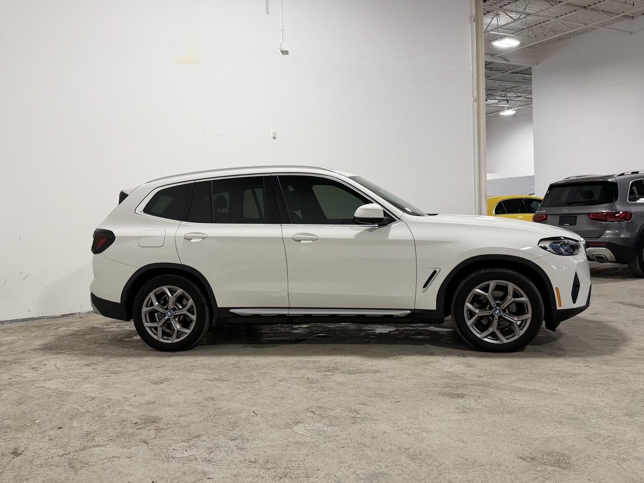 2023 BMW X3 X3 xDrive30e | RED INT. | PLUG IN HYBRID Photo3