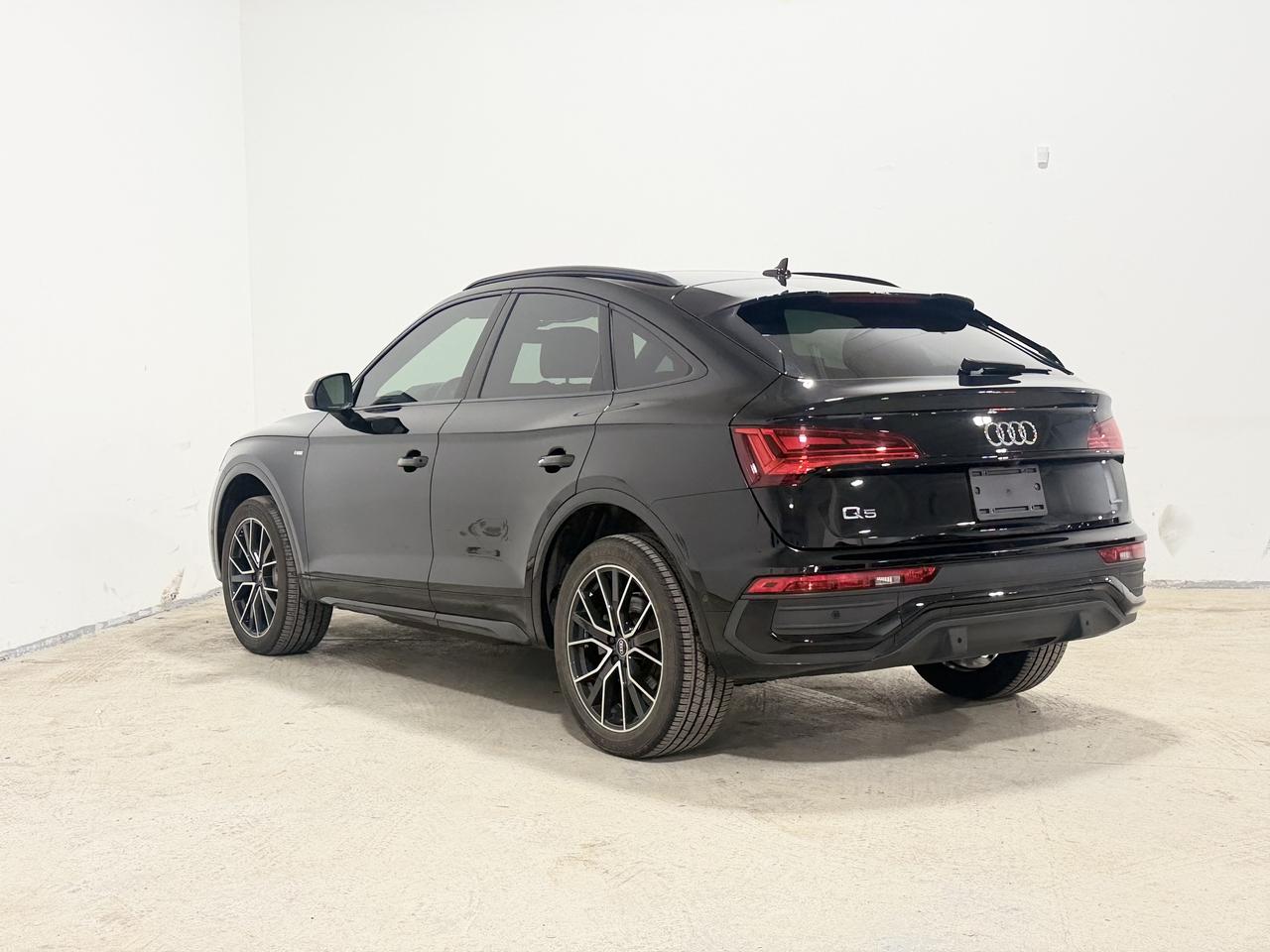 2022 Audi Q5 Technik |S-LINE | BLACK OPTICS|SPORTBACK Photo