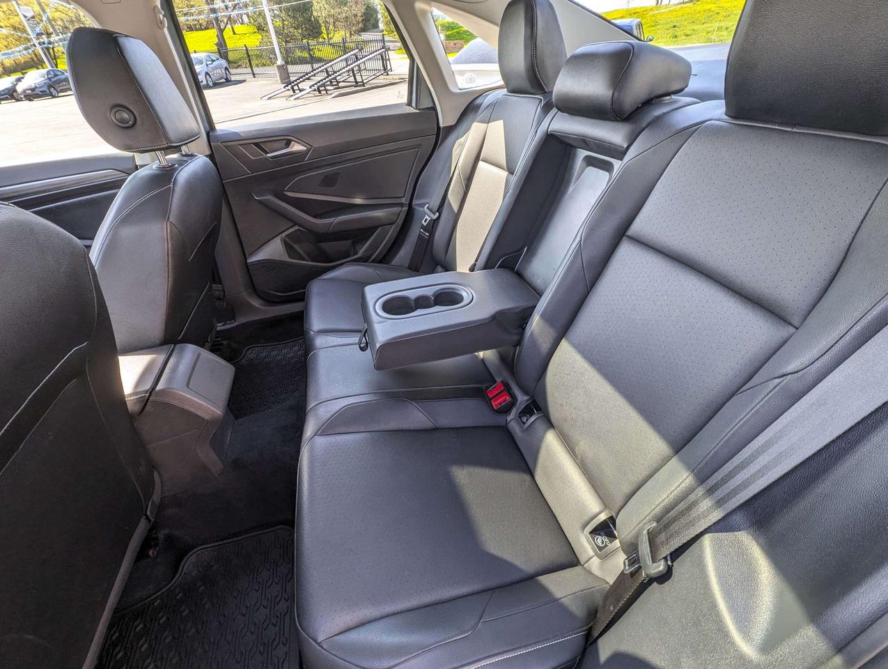 2019 Volkswagen Jetta SEL - CLEAN CARFAX, RMT START,SUNROOF, & MORE Photo