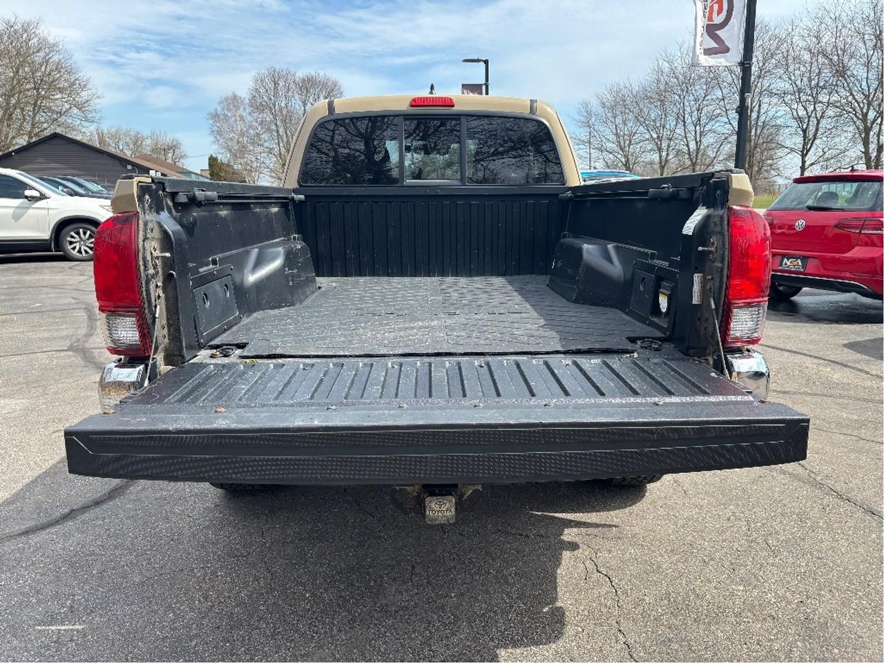 2018 Toyota Tacoma SR5 V6 TRD OFF ROAD ACCESS CAB NAV CLEAN CARFA Photo