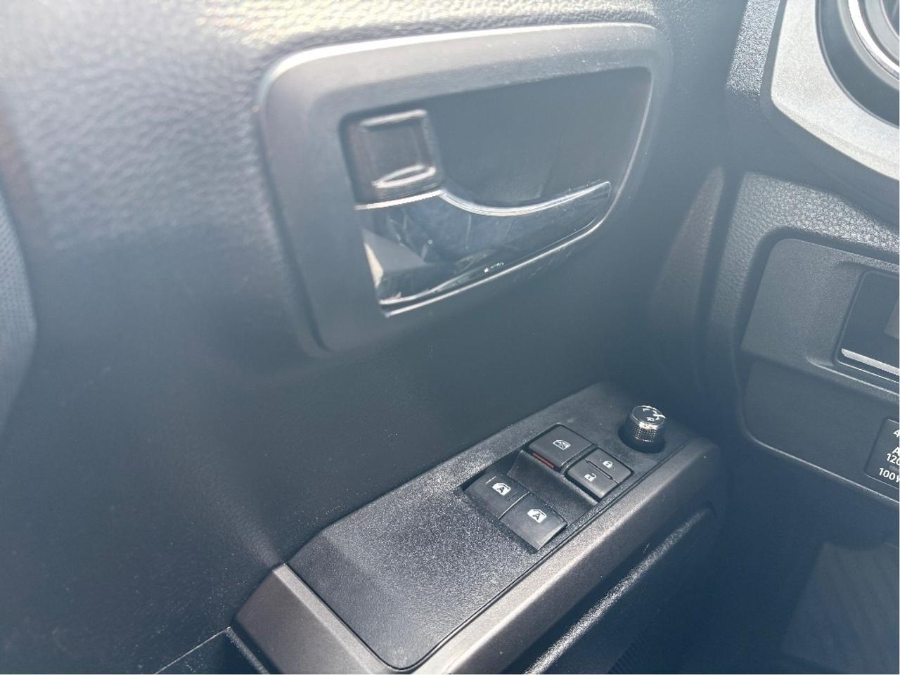 2018 Toyota Tacoma SR5 V6 TRD OFF ROAD ACCESS CAB NAV CLEAN CARFA Photo