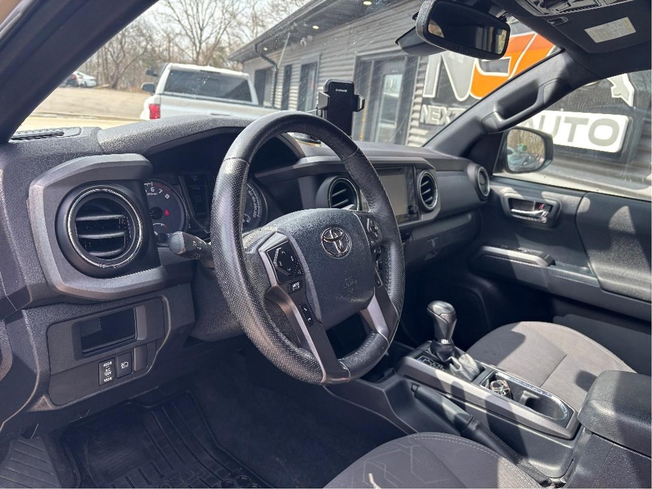 2018 Toyota Tacoma SR5 V6 TRD OFF ROAD ACCESS CAB NAV CLEAN CARFA Photo