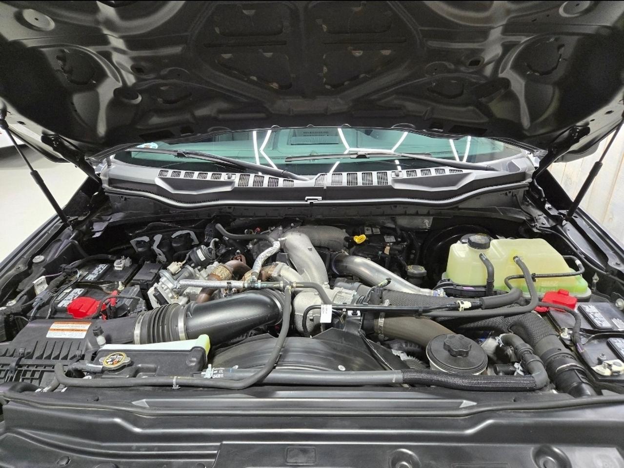 2022 Ford F-250 PLATINUM CREW CAB 6.7L POWER STROKE LOW KMS Photo3