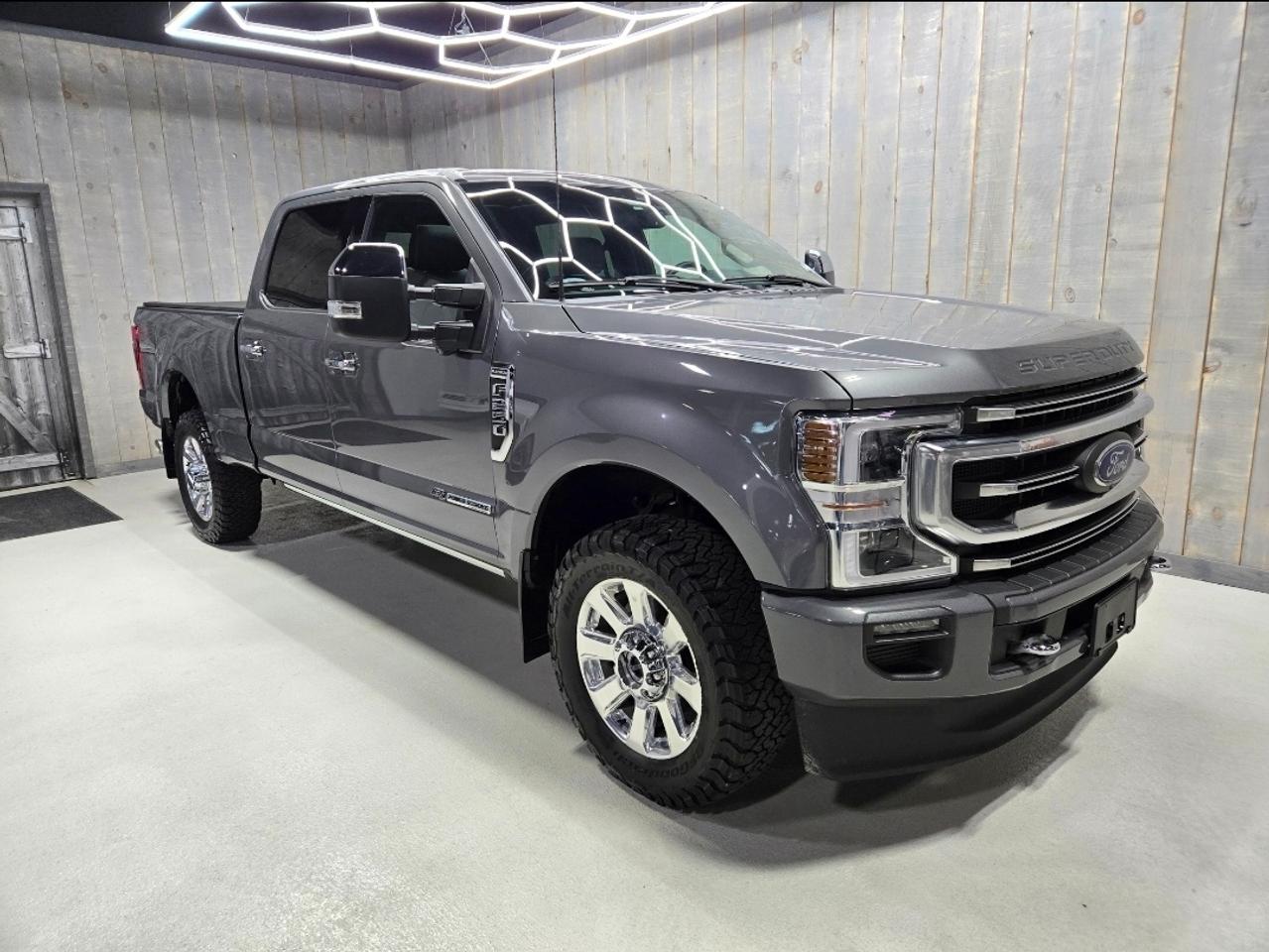 2022 Ford F-250 PLATINUM CREW CAB 6.7L POWER STROKE LOW KMS Photo